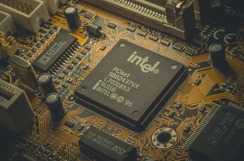 RUSSIA, BERDSK - 2021: Intel computing chip on an old motherboard. Old 스톡 사진