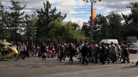 RUSSIA.MOSCOW - 2012: Crowd of people standing on a pedestrian crossroads Stock Footage 49087053