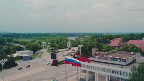 Russian and Transnistrian flags on the square of Pridnestrovie Vídeos de archivo 163874907