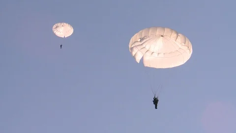 Russian army. Jumping with round parachutes. Under the dome. Skydiving. Stockbeeldmateriaal 98294792