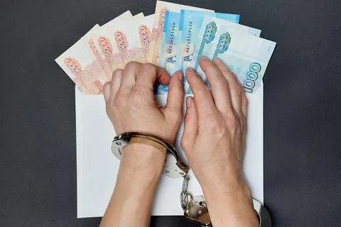 Russian banknotes in an envelope on the table. The concept of a bribe. Women's Foto stock