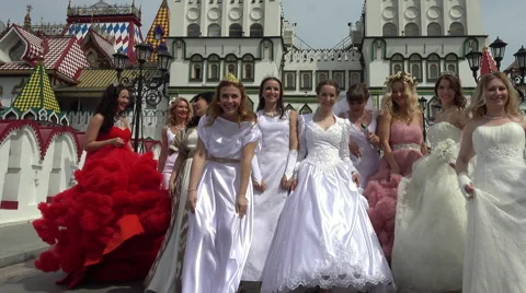 Russian brides are running during a meeting in the Izmailovo Kremlin Stock Footage 64311564