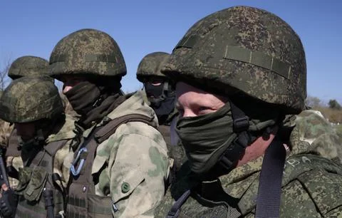 Russian conscripted men attend a military training in Donetsk, Ukraine - 05 Oct  Foto stock