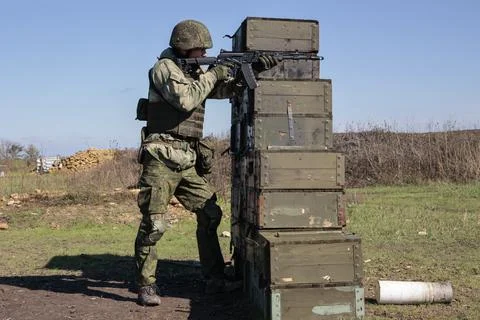 Russian conscripted men attend a military training in Donetsk, Ukraine - 05 Oct  Stockfoto's