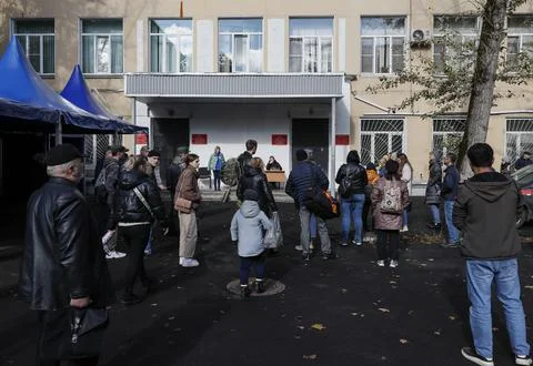 Russian conscripted men at a Moscow recruiting office during Russia's partial mi Stock Photos