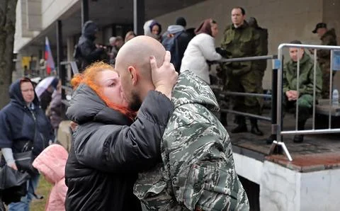 Russian conscripted men at a Moscow recruiting office during Russia's partial mi Foto stock
