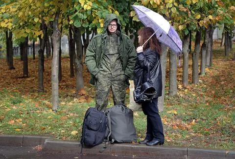 Russian conscripted men at a Moscow recruiting office during Russia's partial mi Fotos de archivo