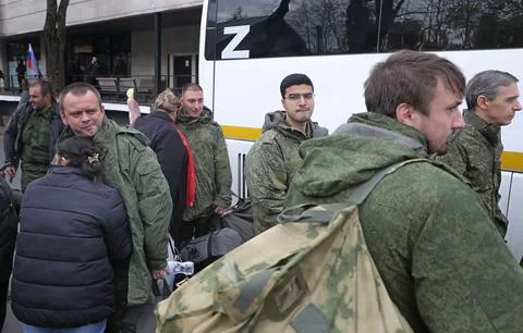 Russian conscripted men at a Moscow recruiting office during Russia's partial mi Fotos de archivo
