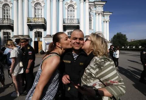 Russian conscripts called up for military service depart from St. Petersburg, St Foto stock