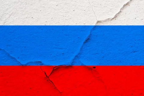 Russian flag on concrete texture background with cracks Illustrazione stock