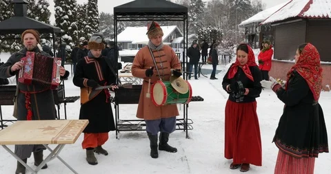 Russian folk music ensemble Stockbeeldmateriaal 85668973