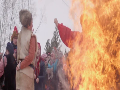 Russian Shrovetide dance fire 库存影片 73332561