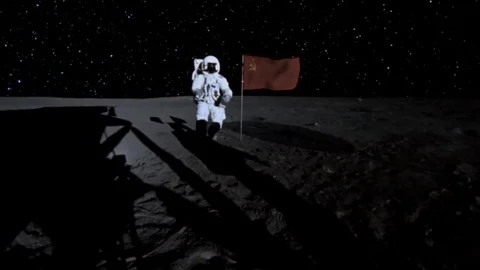 Russian soviet USSR flag on the moon, alternate history Vidéo 86672643