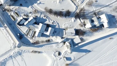 Russian winter in Suzdal. Panoramic view of Suzdal from the drone. 库存影片 104574845