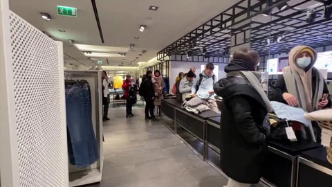 Russians visit H&M for last time as retailer closes stores for good