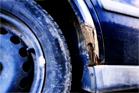 Rust Damage on Old Car Wheel Arch and Tire Foto stock