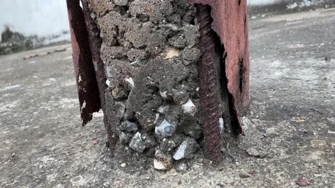 Rust on Iron Column at Home | Corrosion and Metal Damage in Building Structure Vidéo 315625067