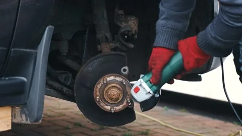 Rust removal from wheel hub using angle grinder with wire brush attachment Video stock 336309529