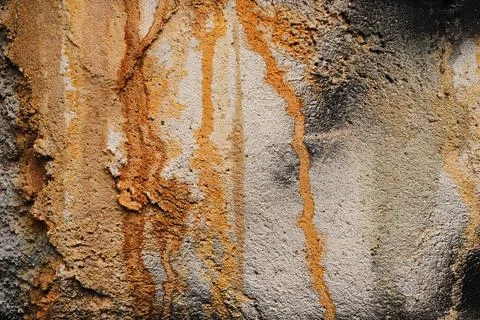 Rust stain on gray cement plaster wall Foto stock