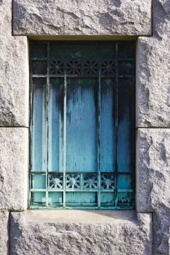 Rusted cemetery crypt gate Stock-Fotos