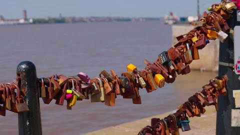 Rusted locks attached to a gate as a sign of love Video stock 205560322