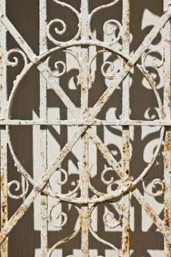Rusted mausoleum gate Stock-Fotos