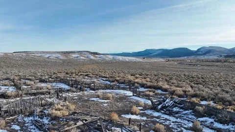 Rustic abandoned corrals with mountains. 스톡 동영상 317518926
