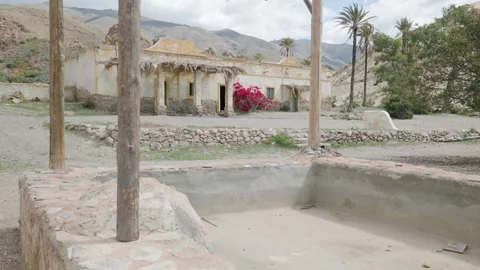 Rustic Adobe Pool and Historic Western-Style Building in Tabernas Desert, Spain Video stock 309082204