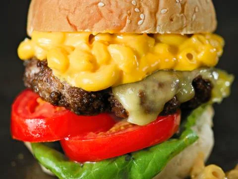 Rustic american mac and cheese hamburger Stock Photos