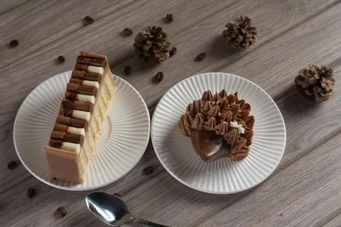 Rustic Autumn Dessert Spread with Pinecones Stock-Fotos