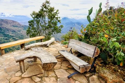 Rustic Bench with view of Chicamocha Canyon in Mesa de los Santos, Colombia Foto stock