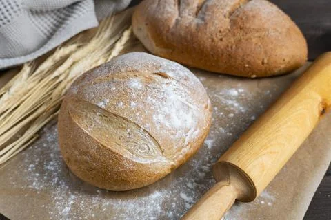 Rustic Bread Loaves with Wheat and Rolling Pin Foto stock