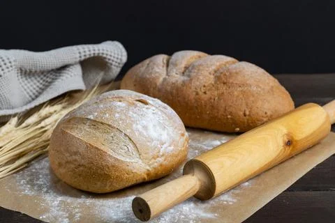 Rustic Bread Loaves with Wheat and Rolling Pin Foto stock