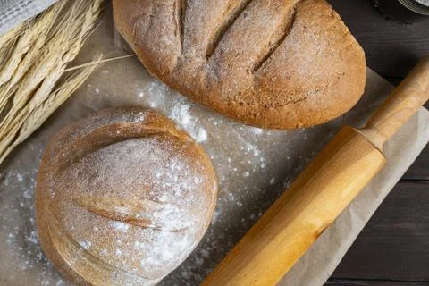 Rustic Bread Loaves with Wheat and Rolling Pin Foto stock