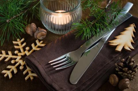 Rustic Christmas table setting with candle. 스톡 사진