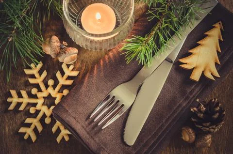 Rustic Christmas table setting with candle. 스톡 사진