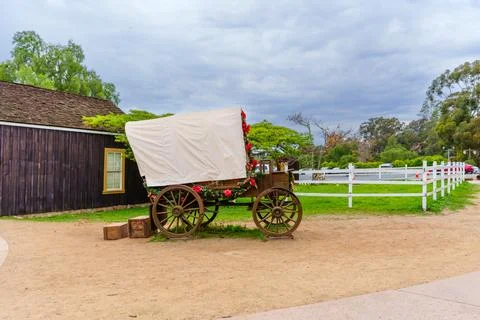 Rustic Covered Wagon Decorated for Holidays at Old Town San Diego Stock-Fotos