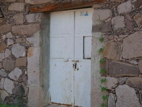 Rustic Door Rock Wall 库存照片