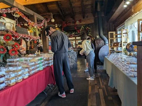 Rustic indoor bakery and dining area with handmade pastries Foto stock
