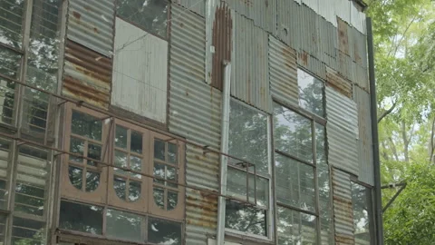 Rustic industrial building facade with large windows in slow motion Vídeo Stock 337384235
