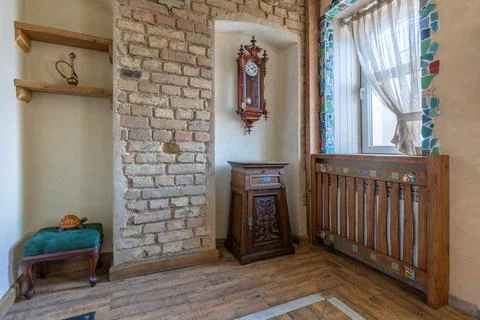 Rustic Interior with Vintage Wall Clock and Wooden Furniture 库存照片