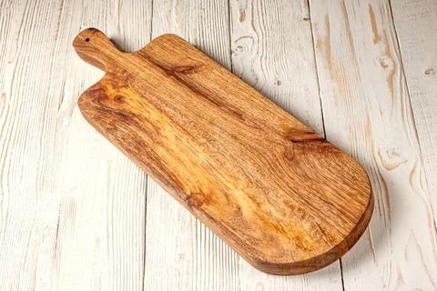 Rustic kitchen scene featuring a poplar wood cutting board on whitewashed tab Stock-Fotos