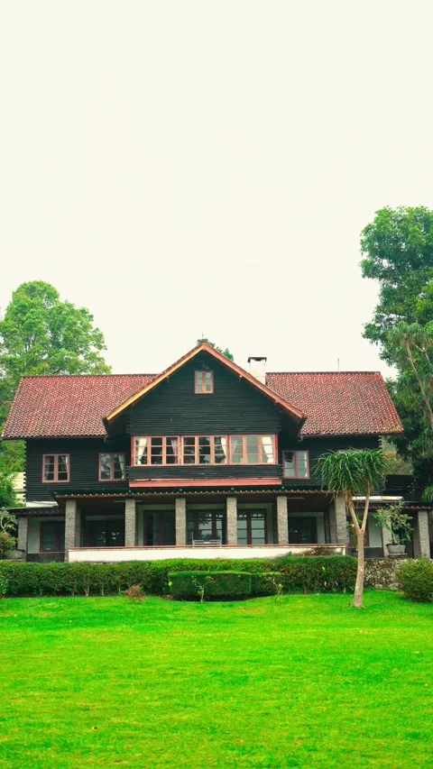 Rustic lodge surrounded by green park Stock Footage 333500011