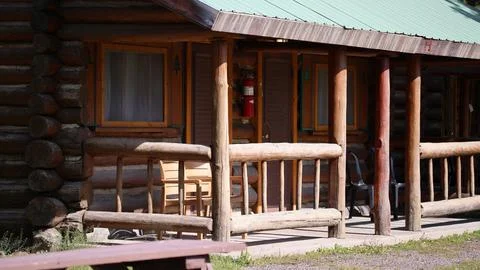 Rustic Log Cabin in the Rocky Mountains Fotos Stock