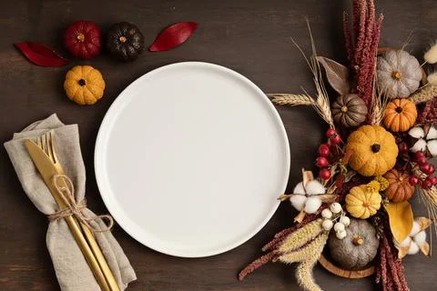 Rustic menu mockup with plate and autumn table decoration. Floral interior .. 写真素材