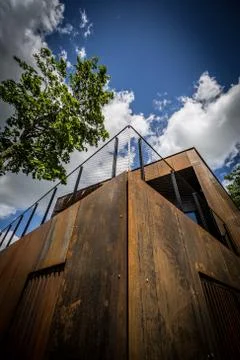 Rustic metal building Фото