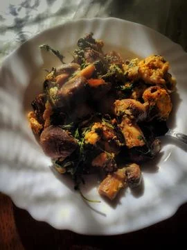 Rustic Mushroom, Egg, and Spinach Meal 스톡 사진
