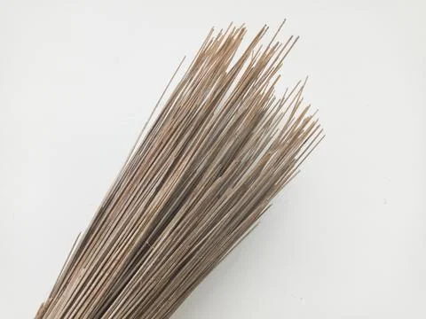 Rustic natural fiber bundle of dried palm fronds, ready for traditional bro.. 스톡 사진