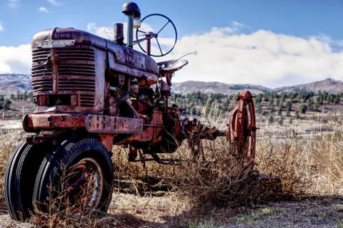 Rustic Old Red Tractor 스톡 사진
