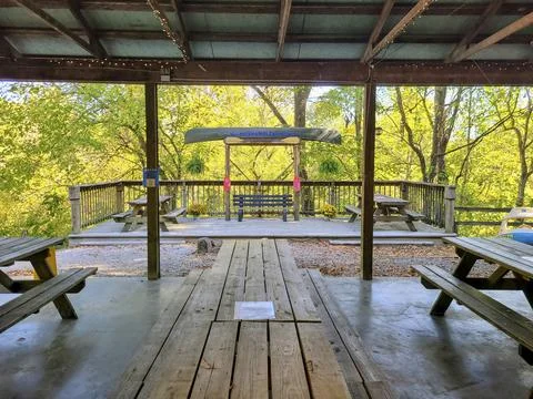 Rustic Picnic Area with Canoe in Hocking Hills Eye Level View 스톡 사진